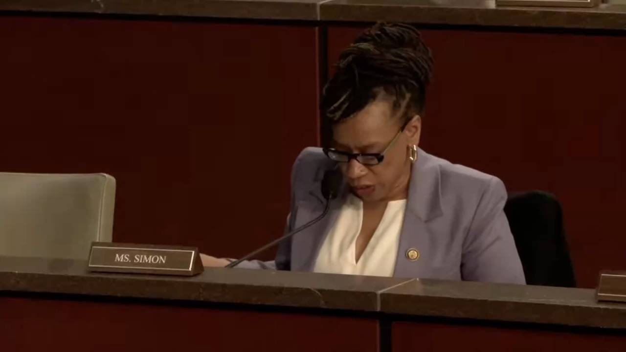 House Oversight - Rep. Simon (D-CA) on Kirk shooting: “Being victimized by gun violence is horrible”