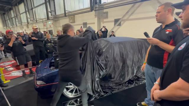 Event opener with vehicle reveal