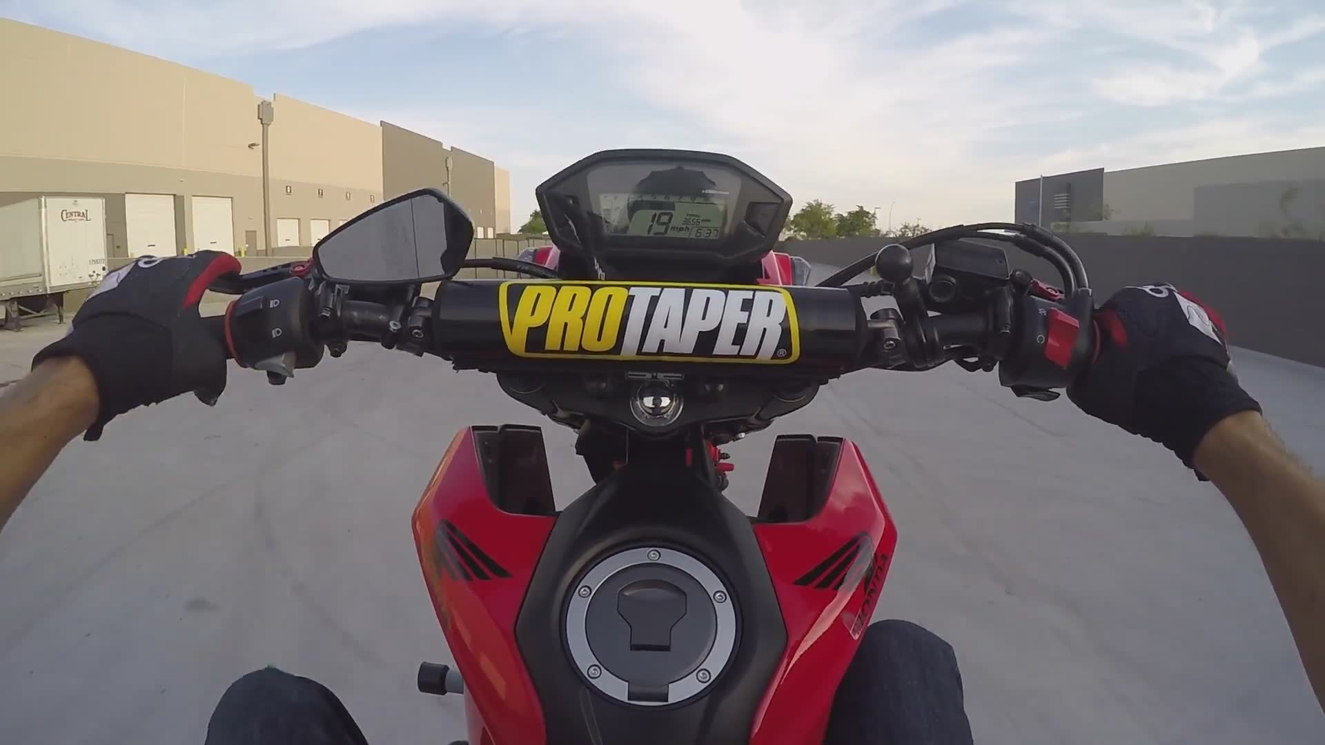 Perfect 12 o'clock wheelies on the Grom