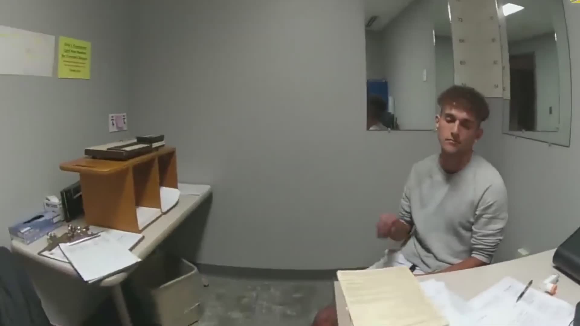 Teen outsmarts police on bodycam