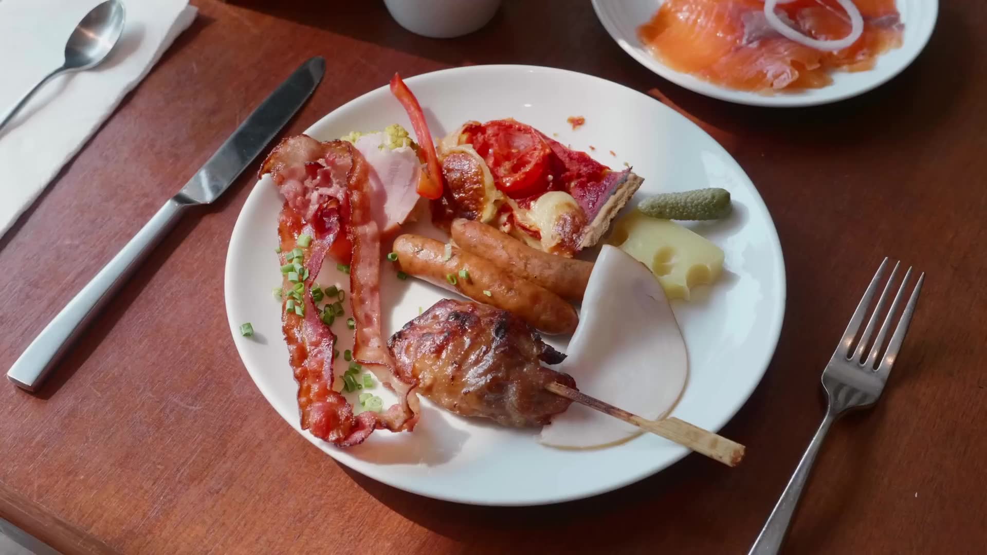 Benefits and risks of the ketogenic diet according to medical evidence
