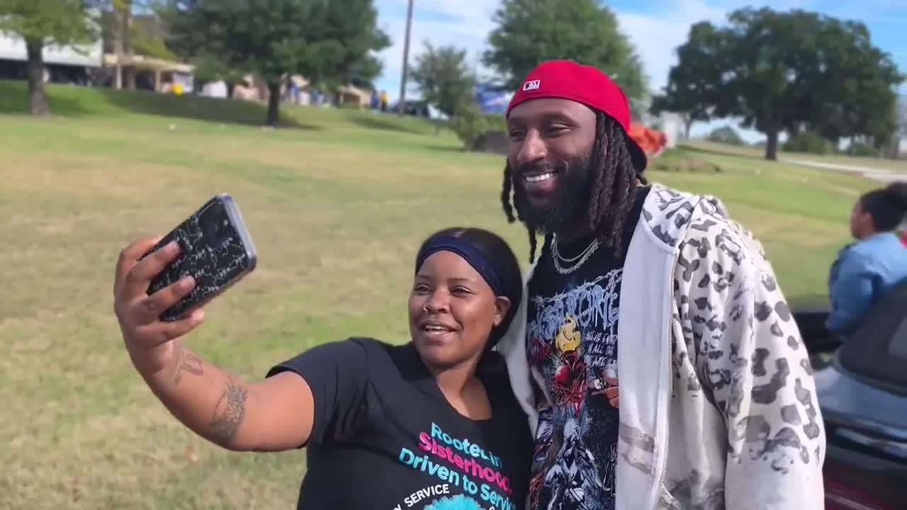 Cowboys Malik Hooker helped feed over 1,500 families during his first Thanksgiving Turkey Giveaway