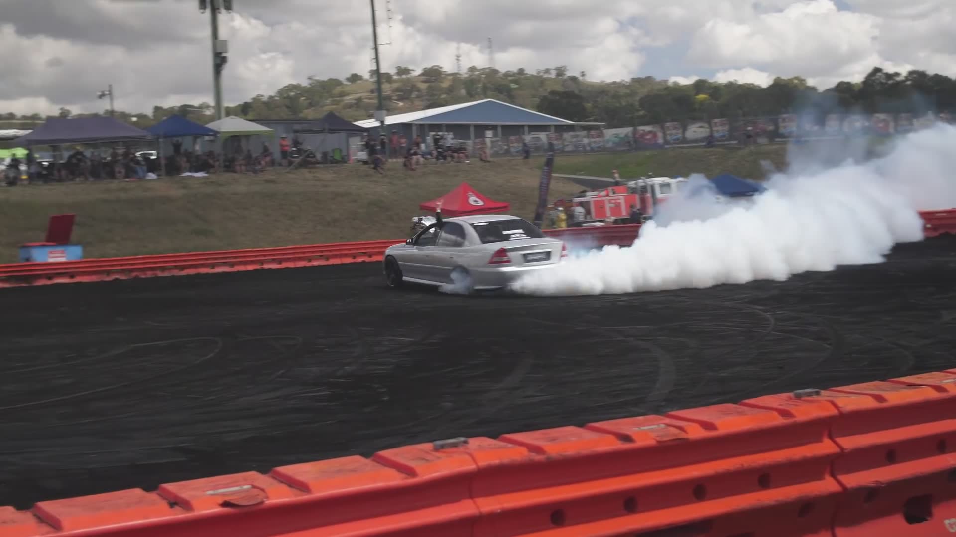 Four-digit horsepower machines attacking Australia's famous circuit