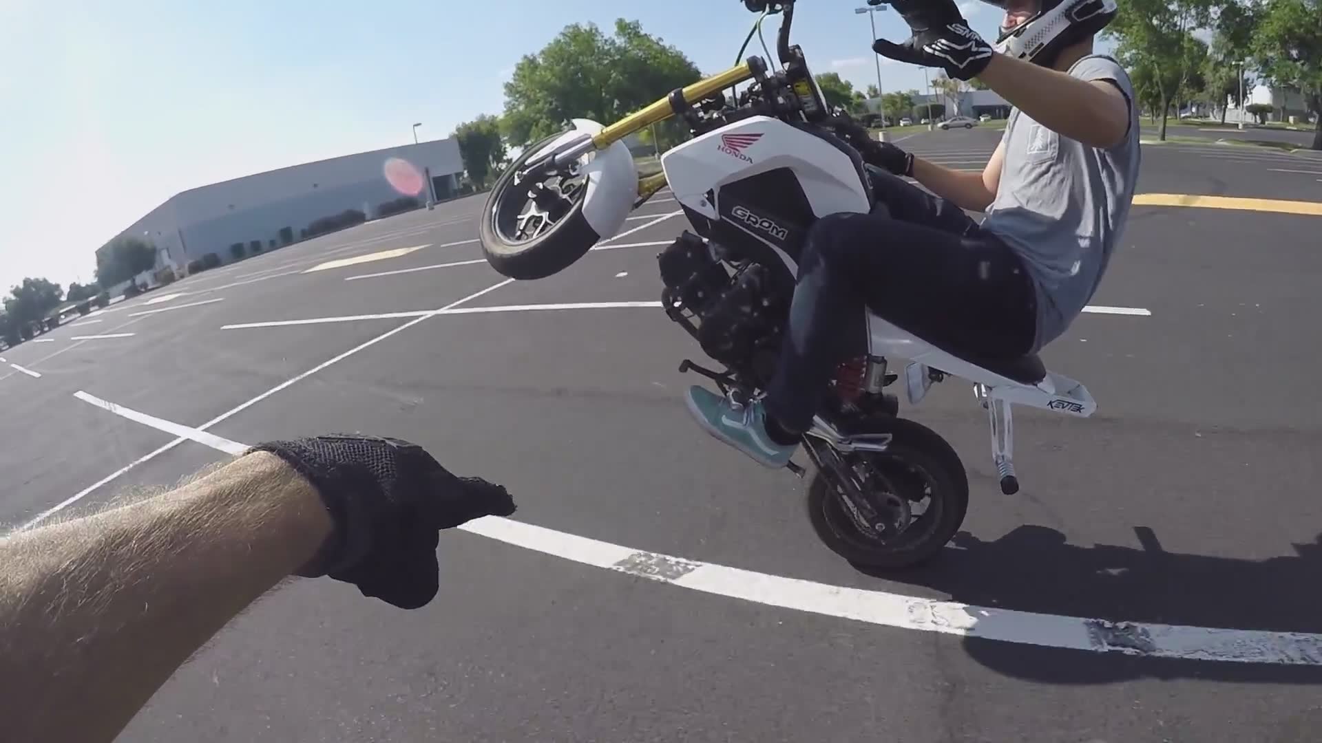 No-handed wheelie tutorial for thrill-seeking advanced riders