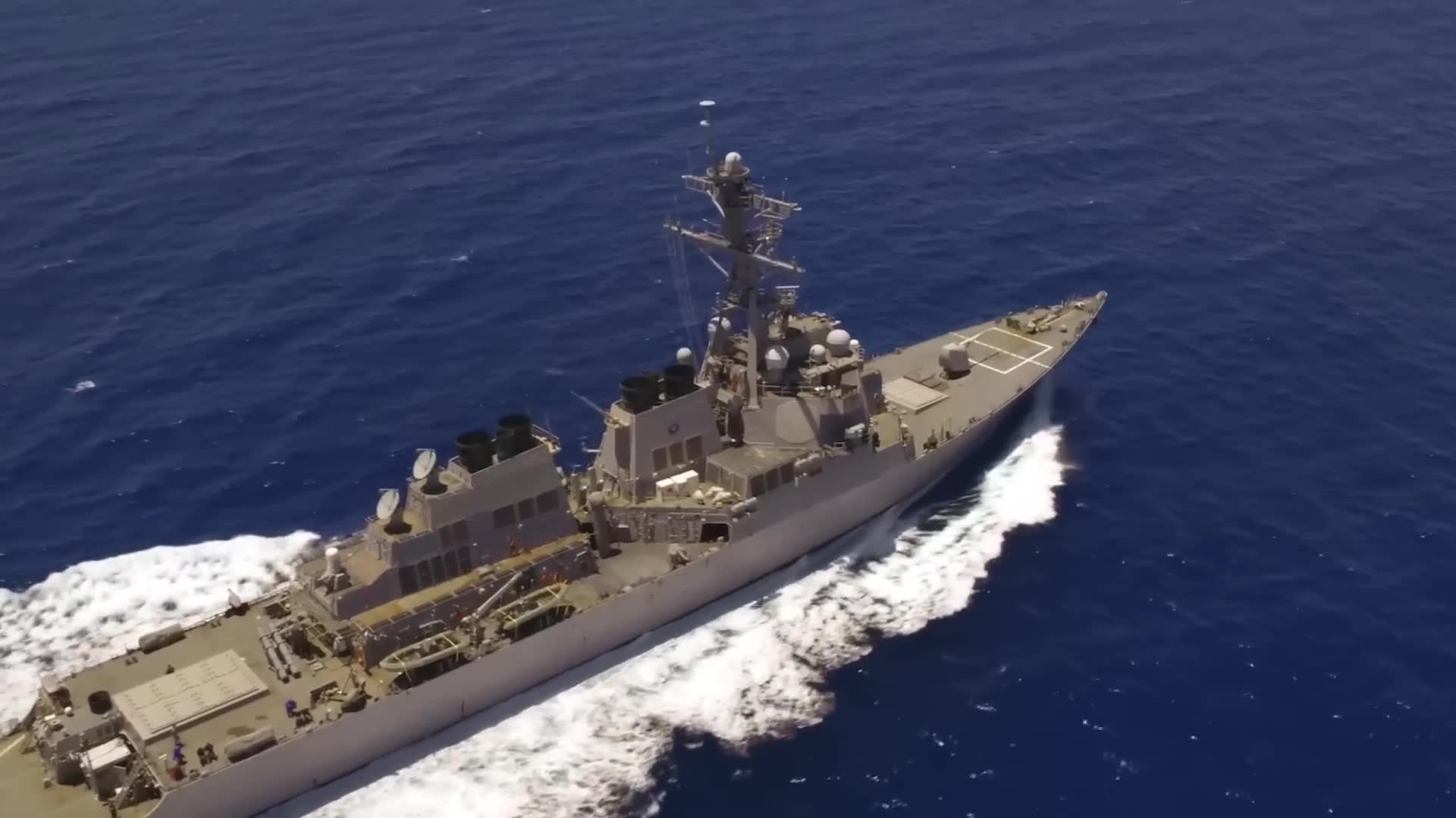 Reckless Chinese flyby of American warship