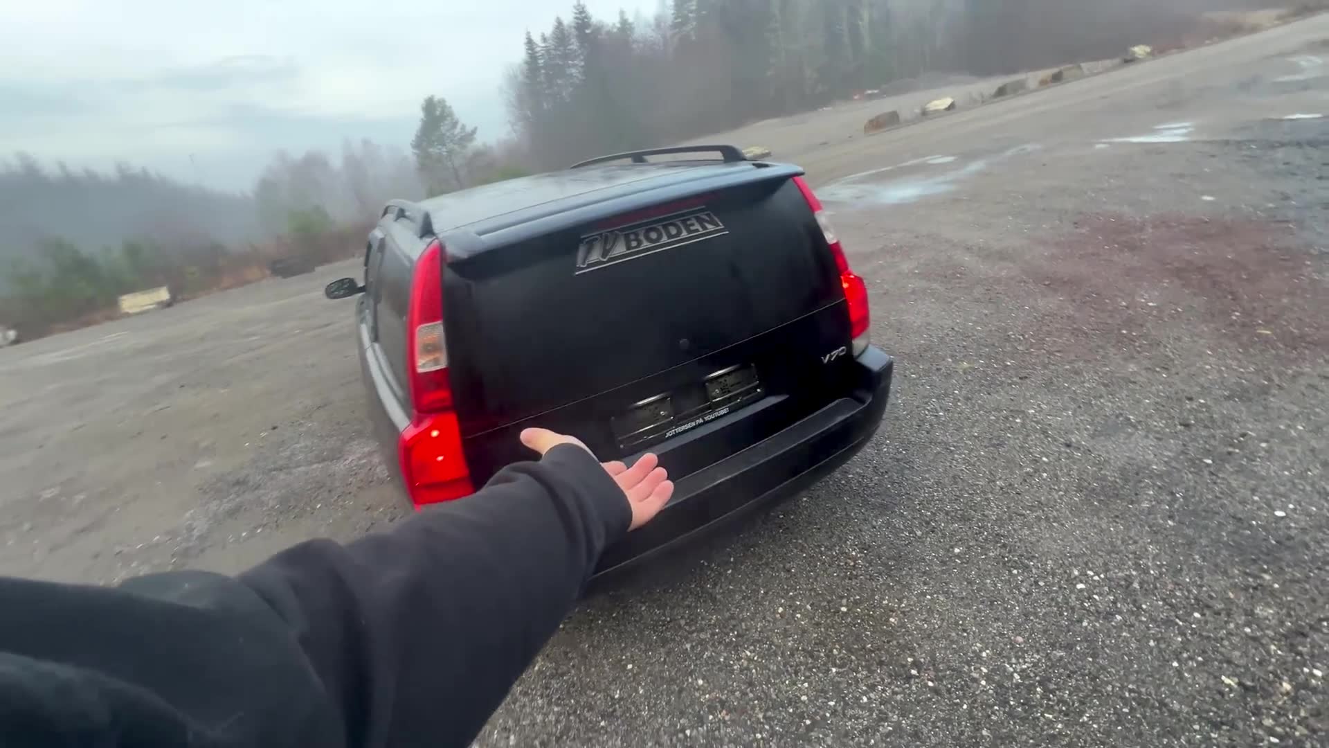 Registreringsskiltet ble stjålet fra bilen
