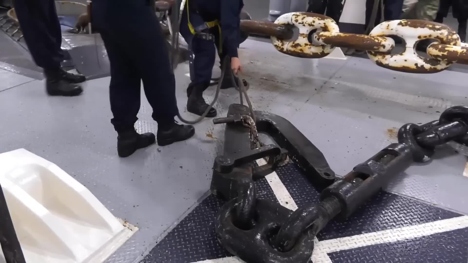 Dangerous procedures for deploying massive carrier anchors