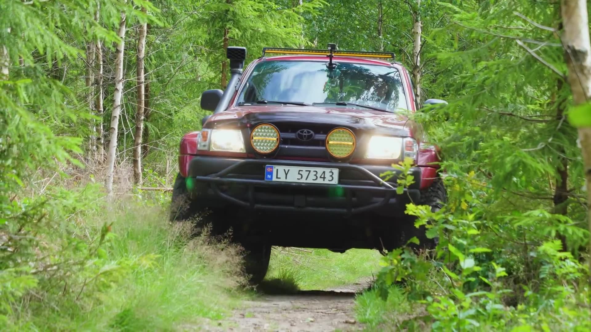 Terrengtur med AT38-oppgradert Hilux