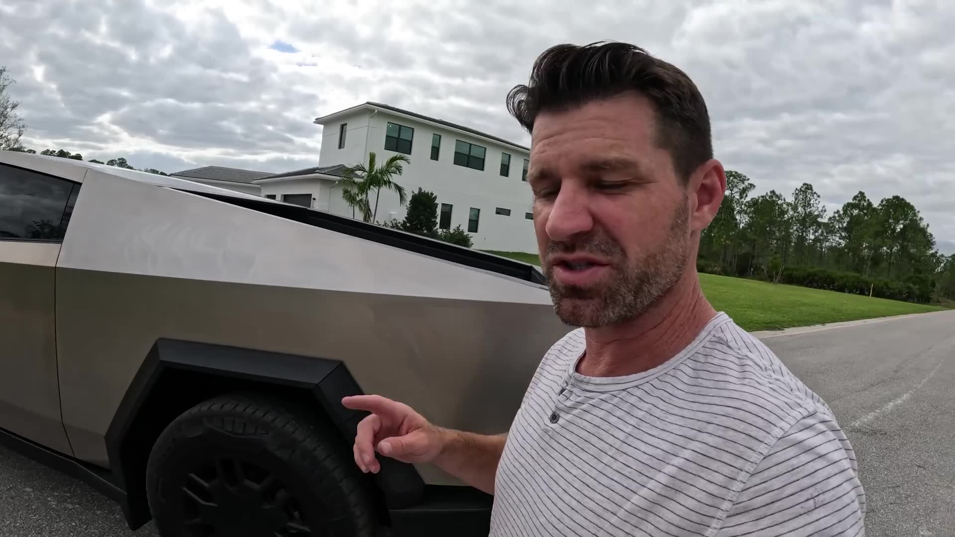 Nobody wants to buy my Tesla Cybertruck at auction