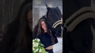 Just flowers, horses, and a peaceful heart 🤍