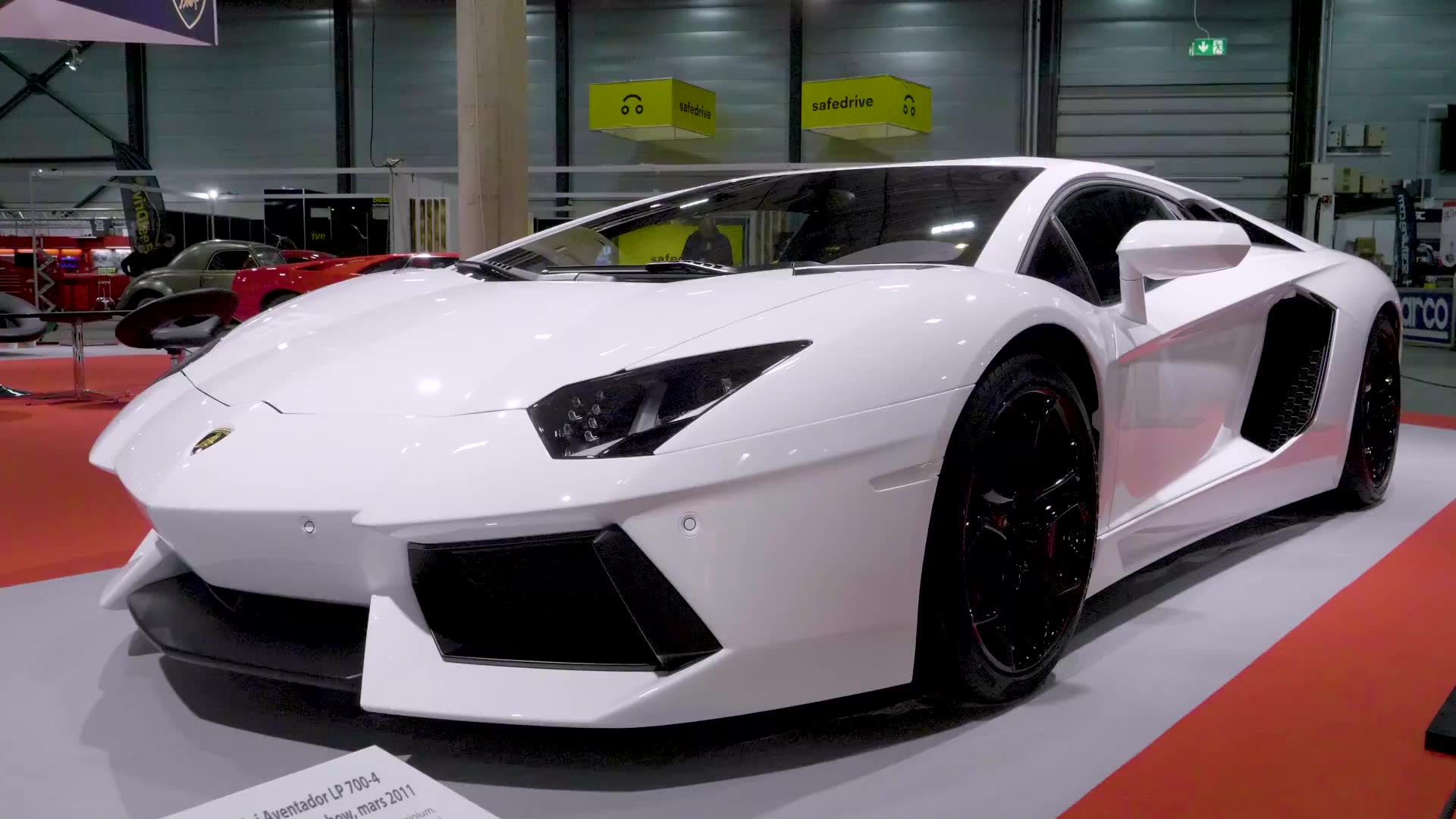 Ser ekstremt dyre luksusbiler på motorshow i Oslo med vilt prisnivå