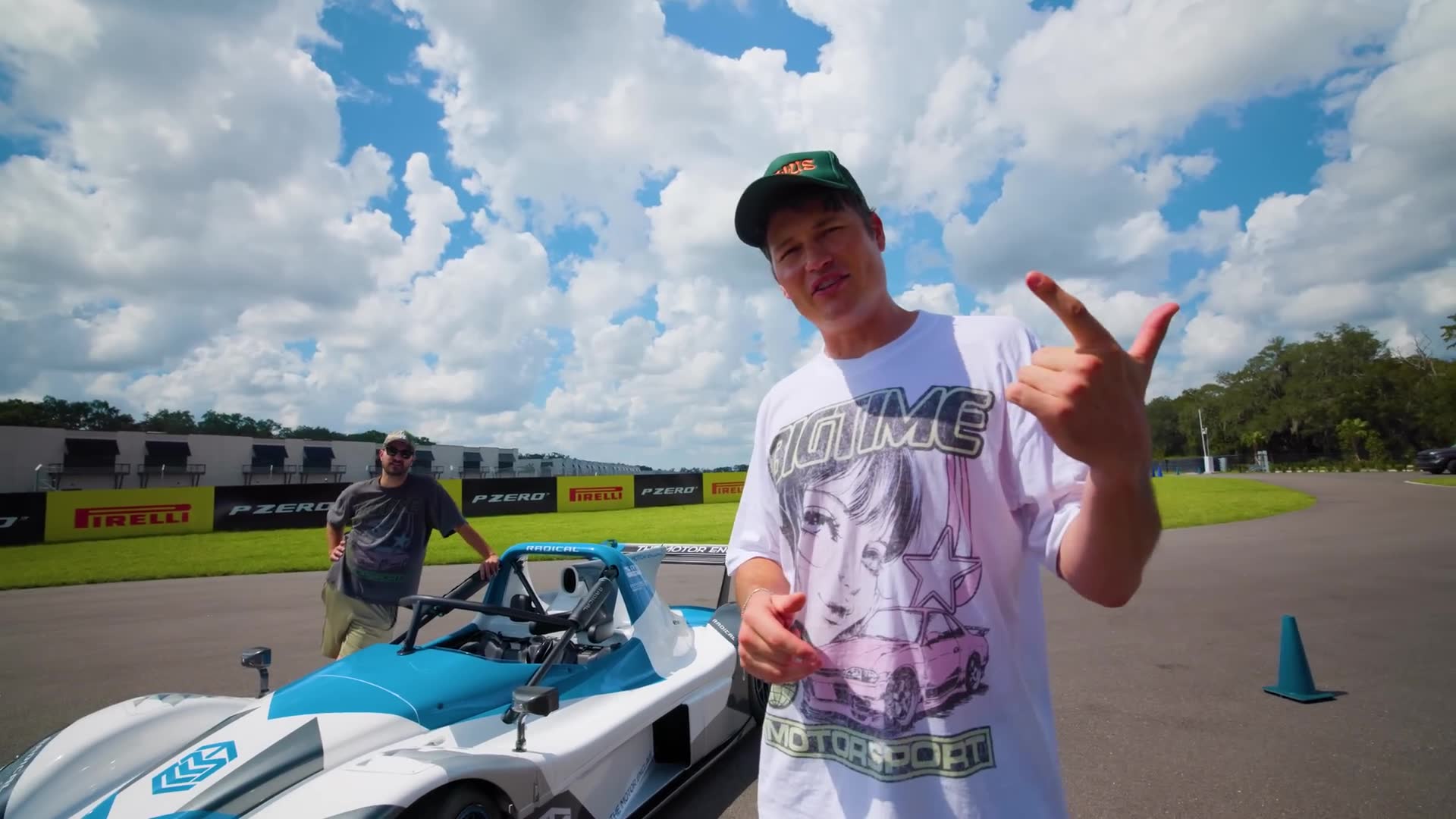 Exploring the chaotic automotive scene in Florida