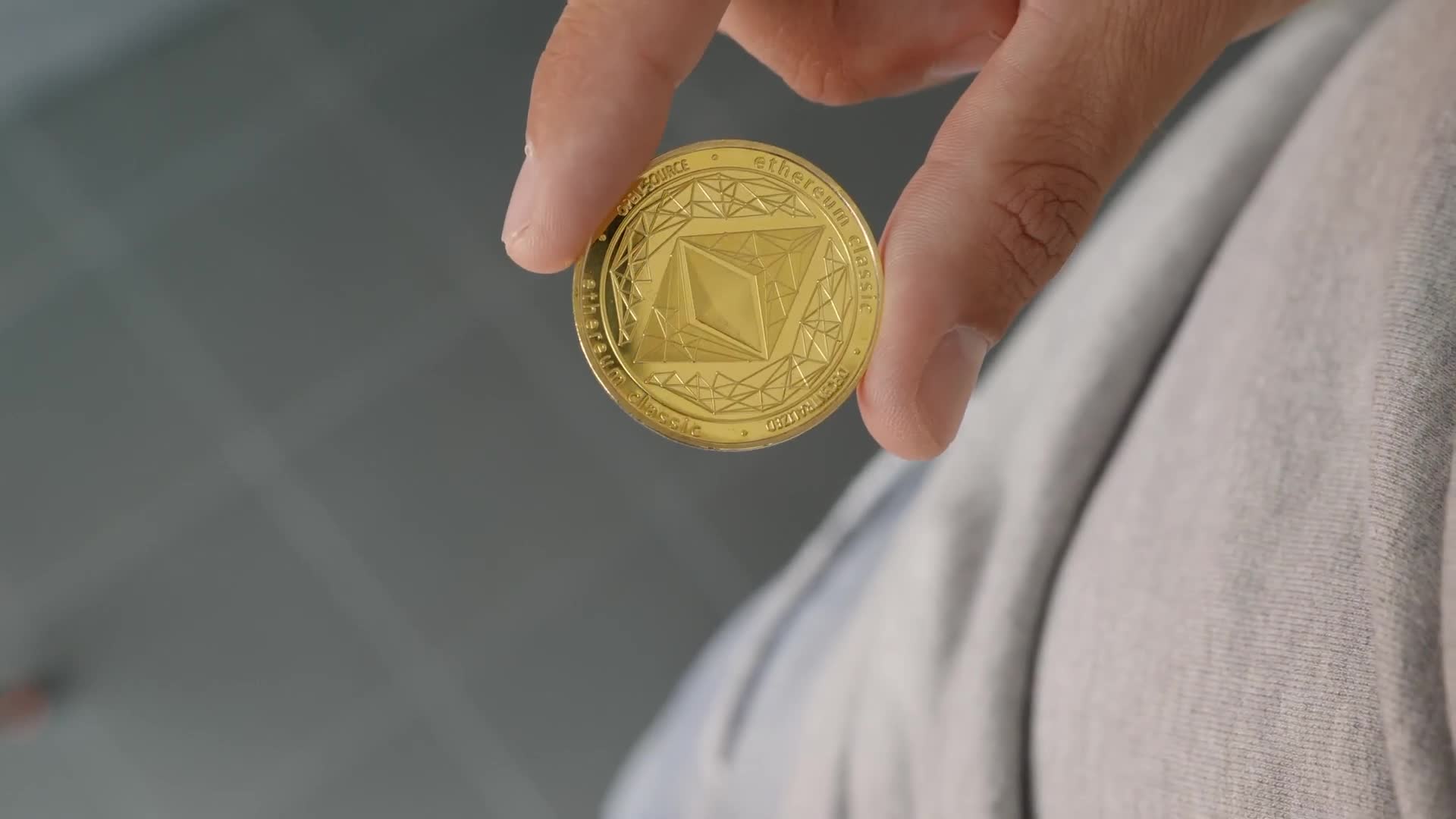 Why intelligence operatives carry precious metals during missions