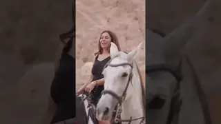 Side by side, where the wild meets the horizon 🏜️🧡🐴