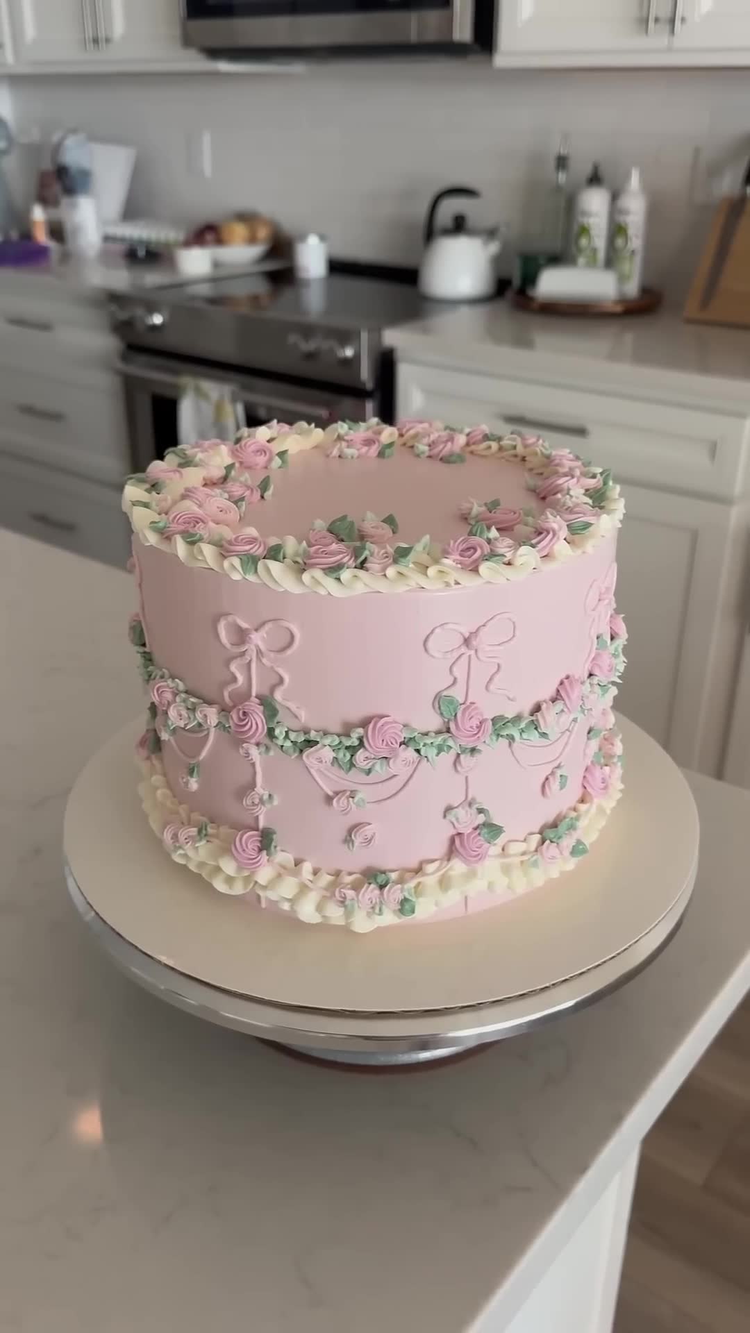Custom cake design that might be the cutest creation yet