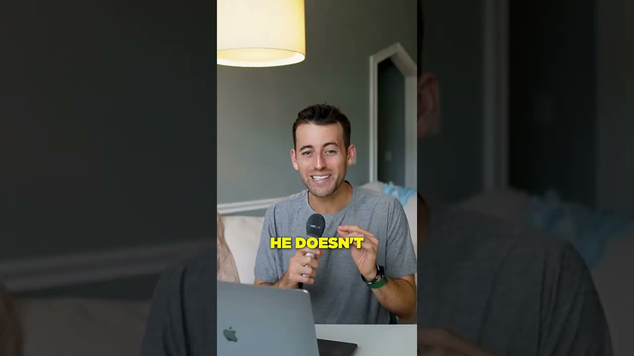 He Makes $2M/Year Traveling The World 🌎