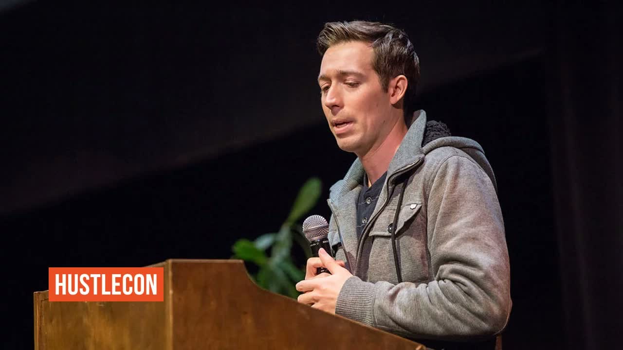How BloomThat Created An Amazing Customer Experience – David Bladow @ Hustle Con 2016