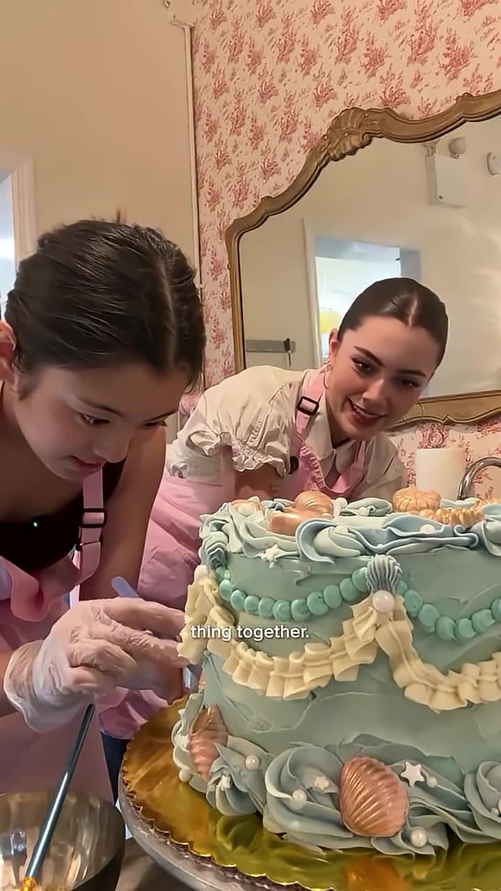 Self-decorated birthday cake attempt and results