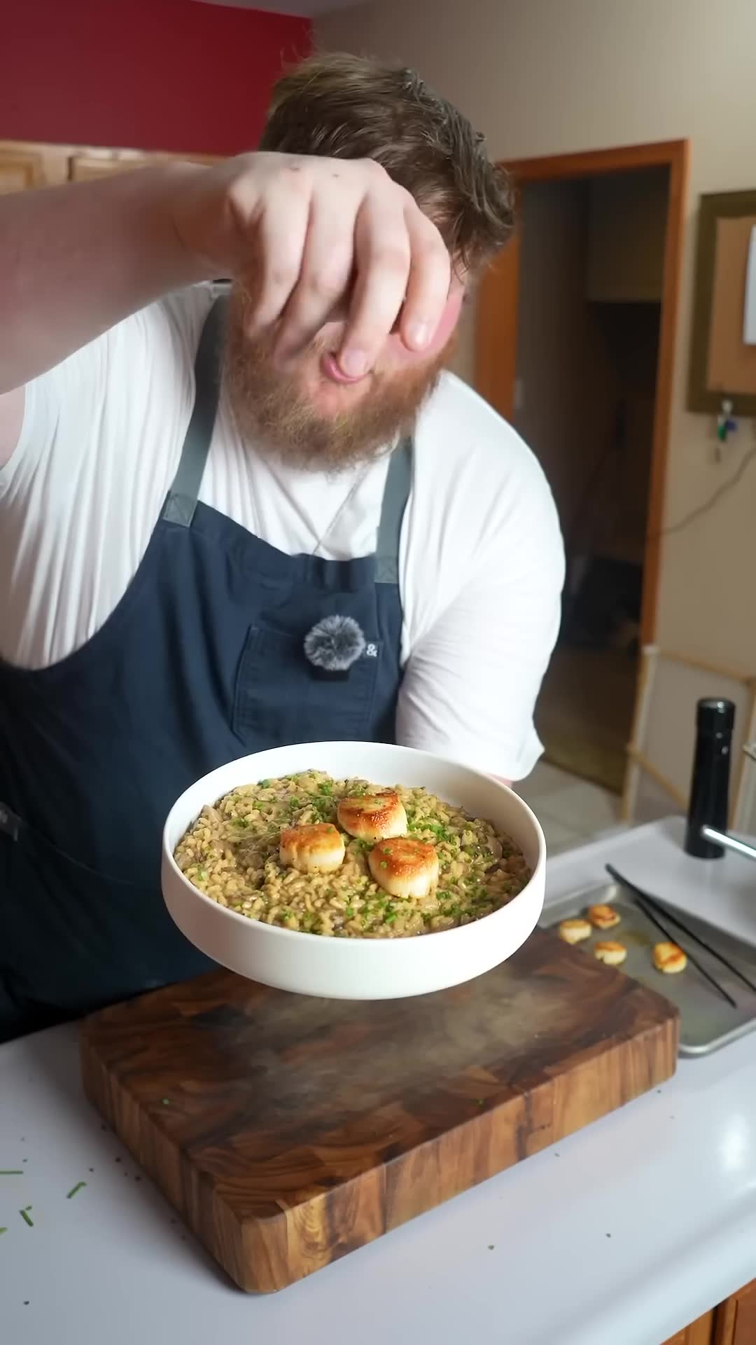 This isnt as intimidating as you may think it is #risotto #scallops #rice #food #chef #recipeSimple risotto and scallop recipe proving fancy doesn't mean impossible