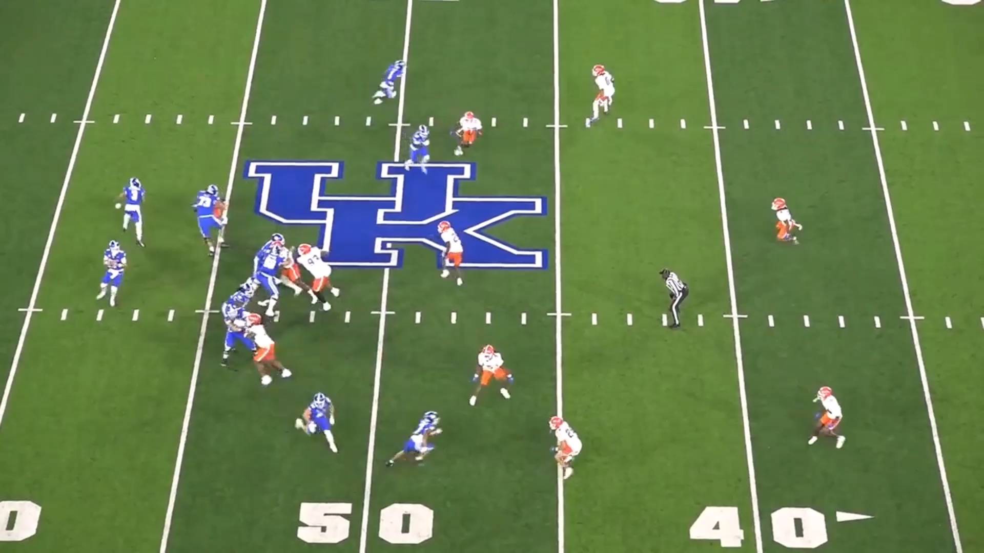 Cowboys Devin Moore ( HT/WT. 6' 3", 198 lbs. 31.88" Arms) 