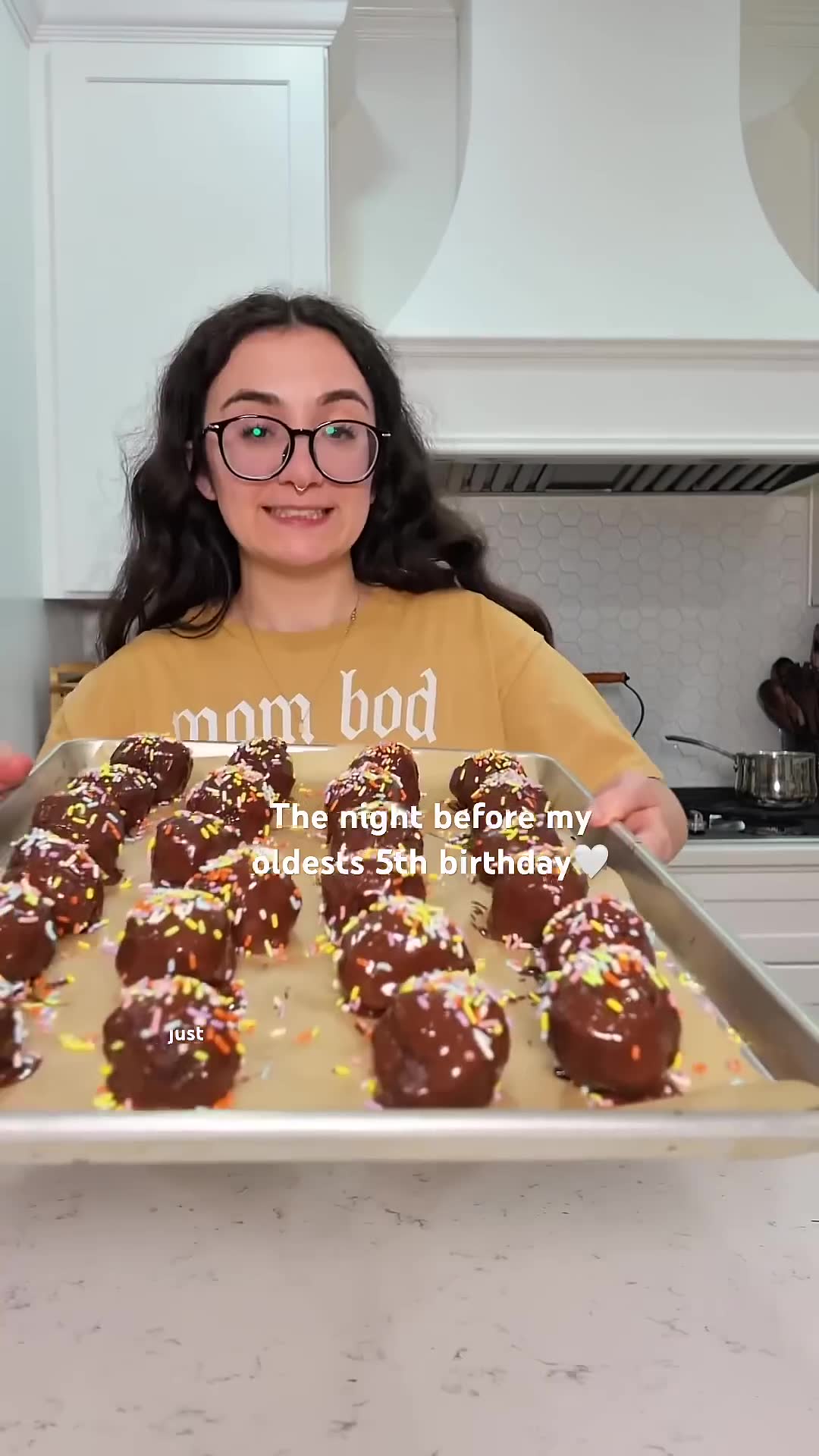 The complete process for making bakery-style cake pops at home