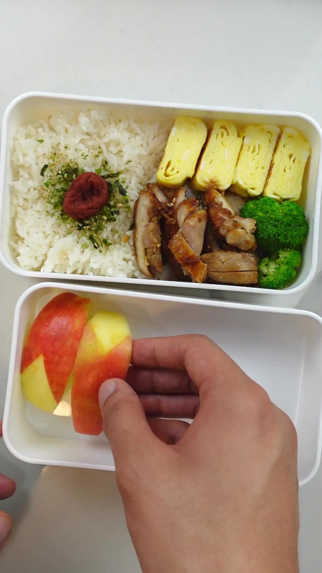 Packing a homemade lunch for my girlfriend in part four of the lunch series
