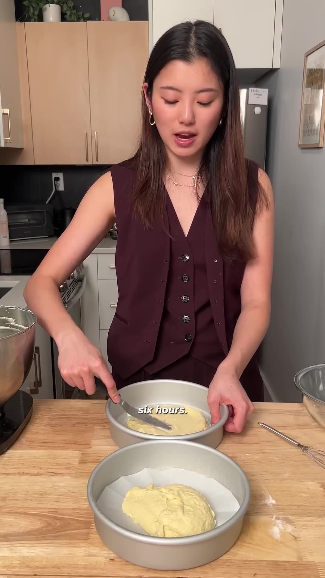 Making a beautiful cake for an outdoor picnic gathering