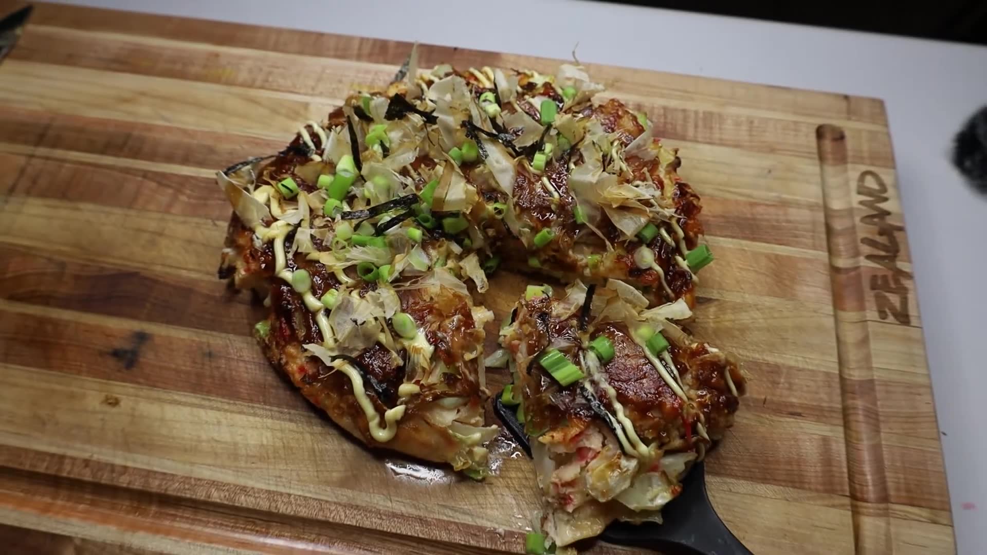 Random jar videos - making Japanese okonomiyaki savory pancakes