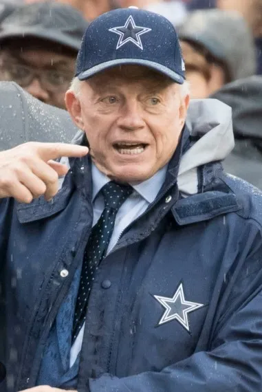 Jerry Jones Making MOVES at the Draft 👀 #Cowboys #NFLDraft2026