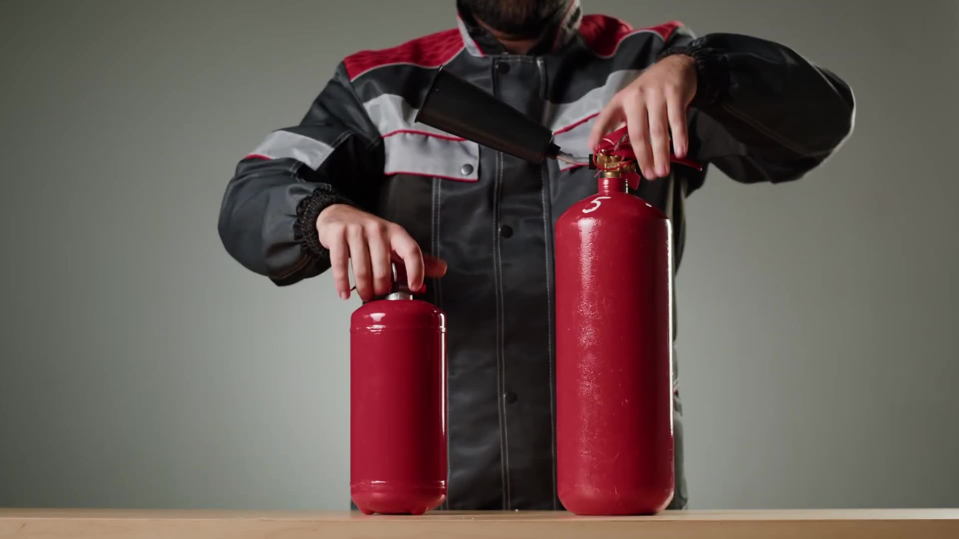 Using a kitchen fire extinguisher to stop an intruder before contact