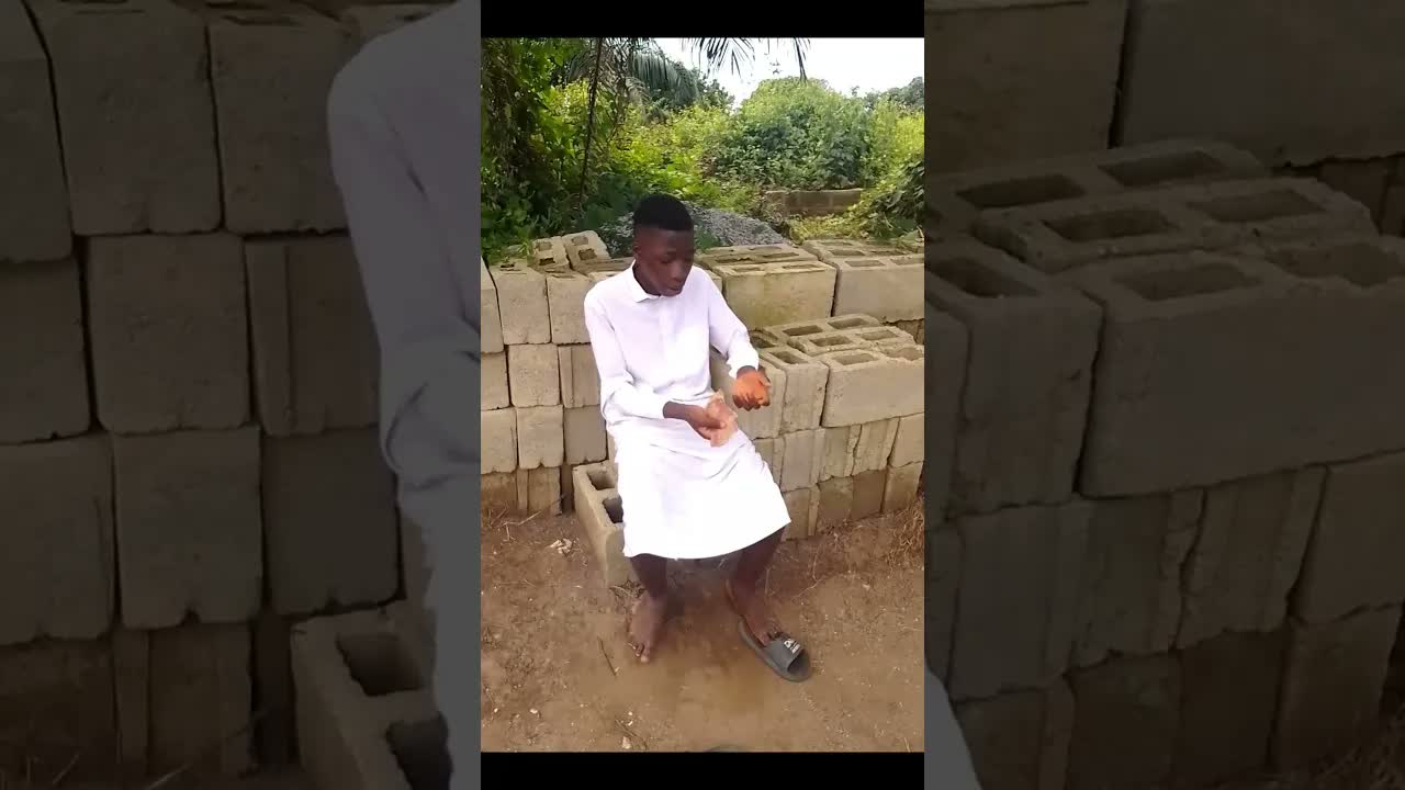 He dashed out his money 🤑🤣 don't watch while eating #comedy #funny #makemefamous