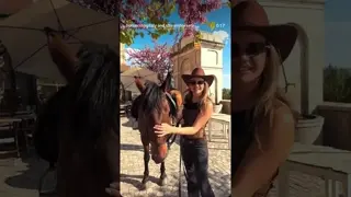 How can we describe our horseback trek in Italy? 🐎🌸
