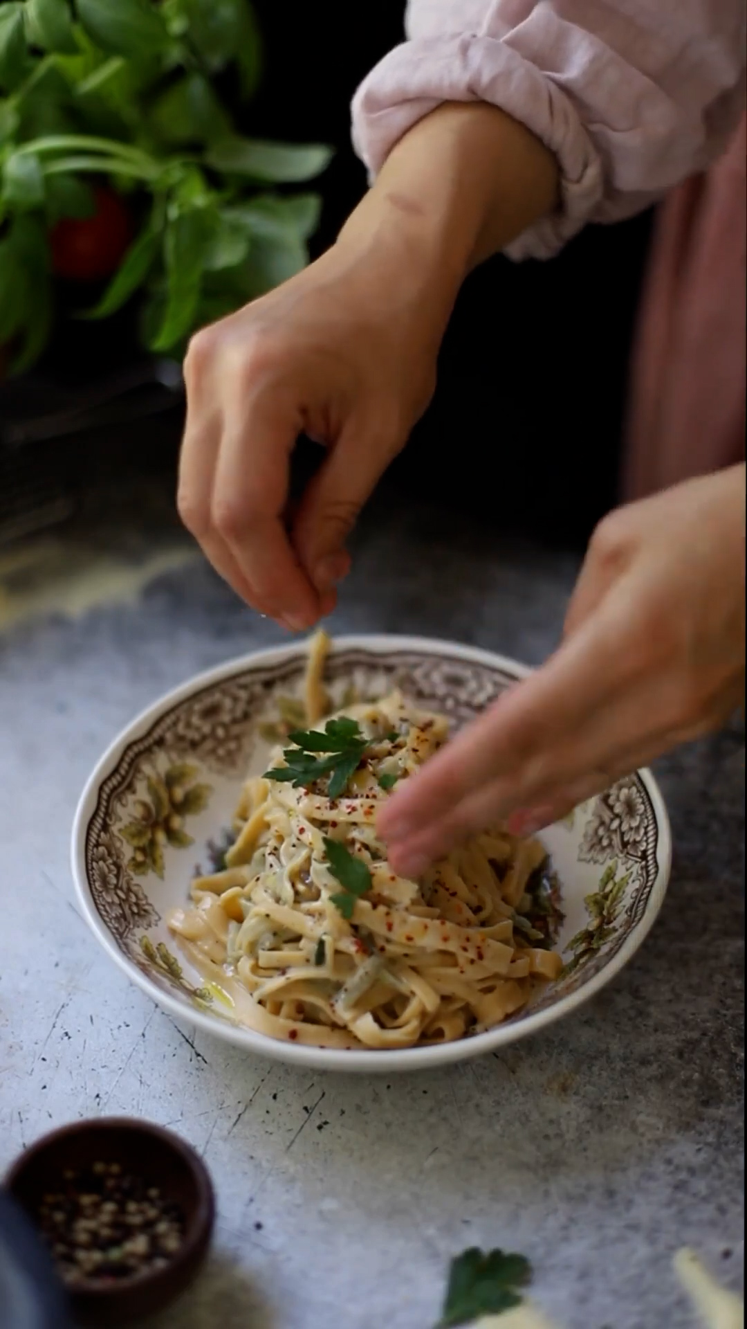 Homemade Classic Pasta Cacio e Pepe (1)