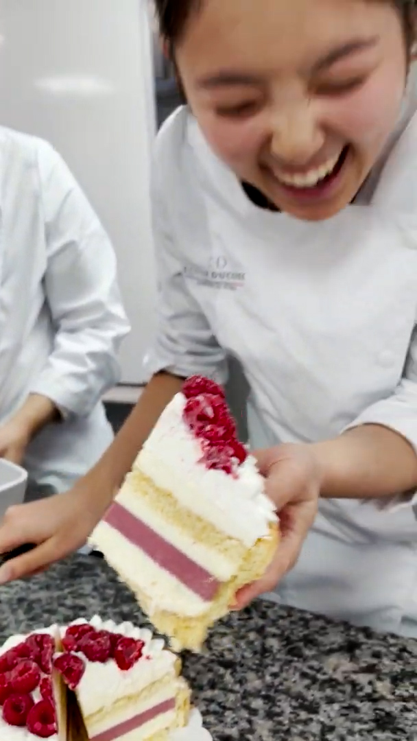 When slicing the cake goes completely wrong