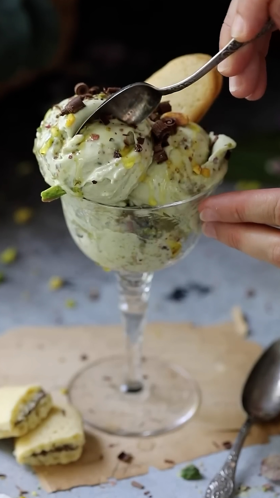 Simple frozen dessert with nutty flavor