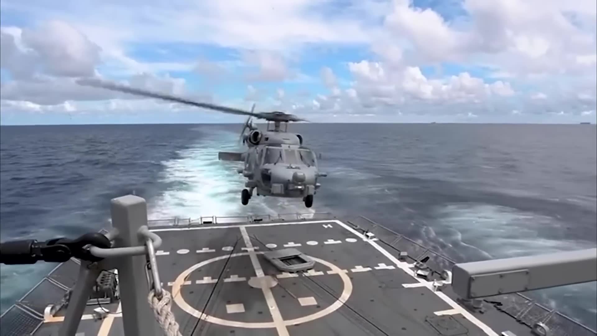 American destroyer fires on Caribbean smuggler boat