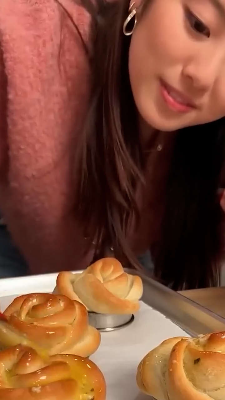 Shaping garlic bread into a beautiful rose bouquet