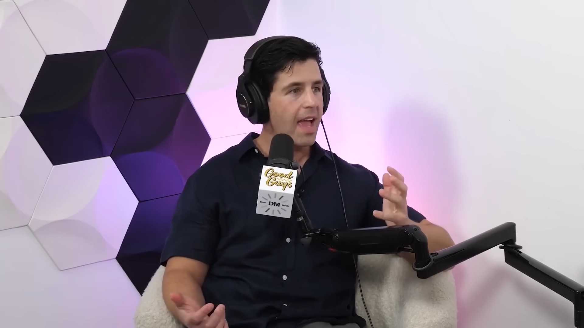 Former officer reveals the spy method to escape any conversation cleanly