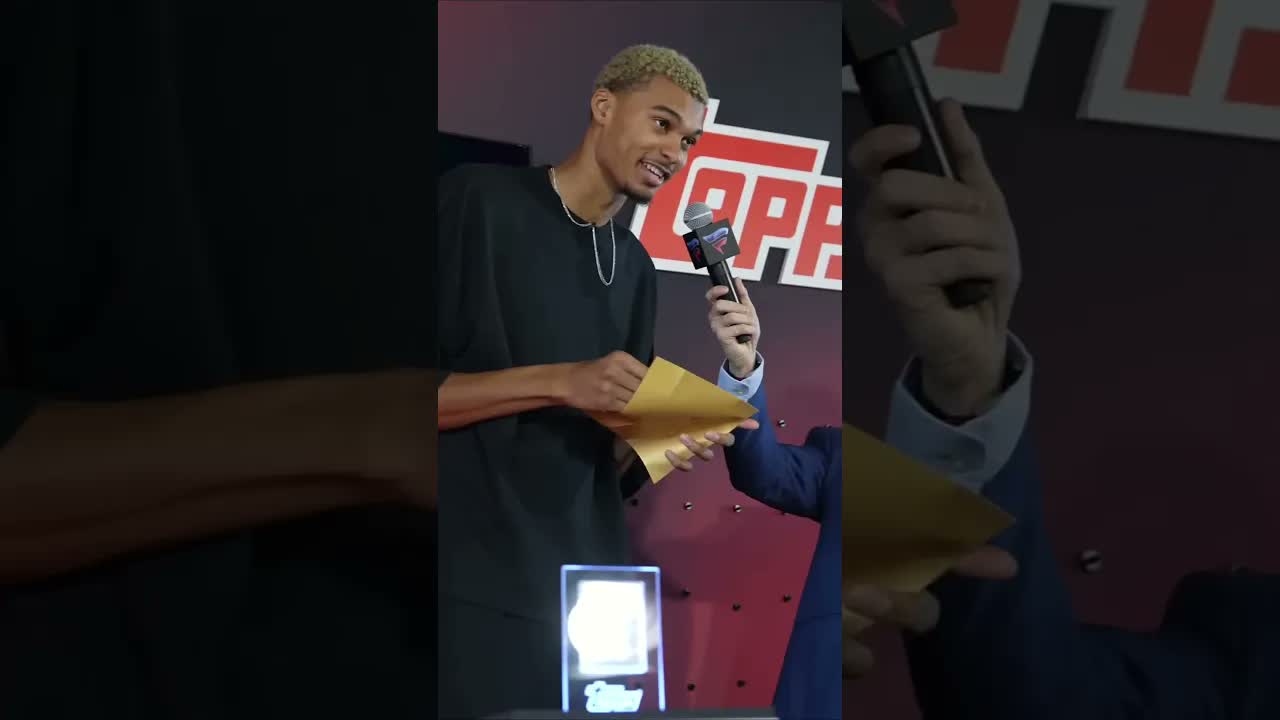 THROWBACK: Victor Wembanyama Gives Away His $100,000 Card 🔥🔥