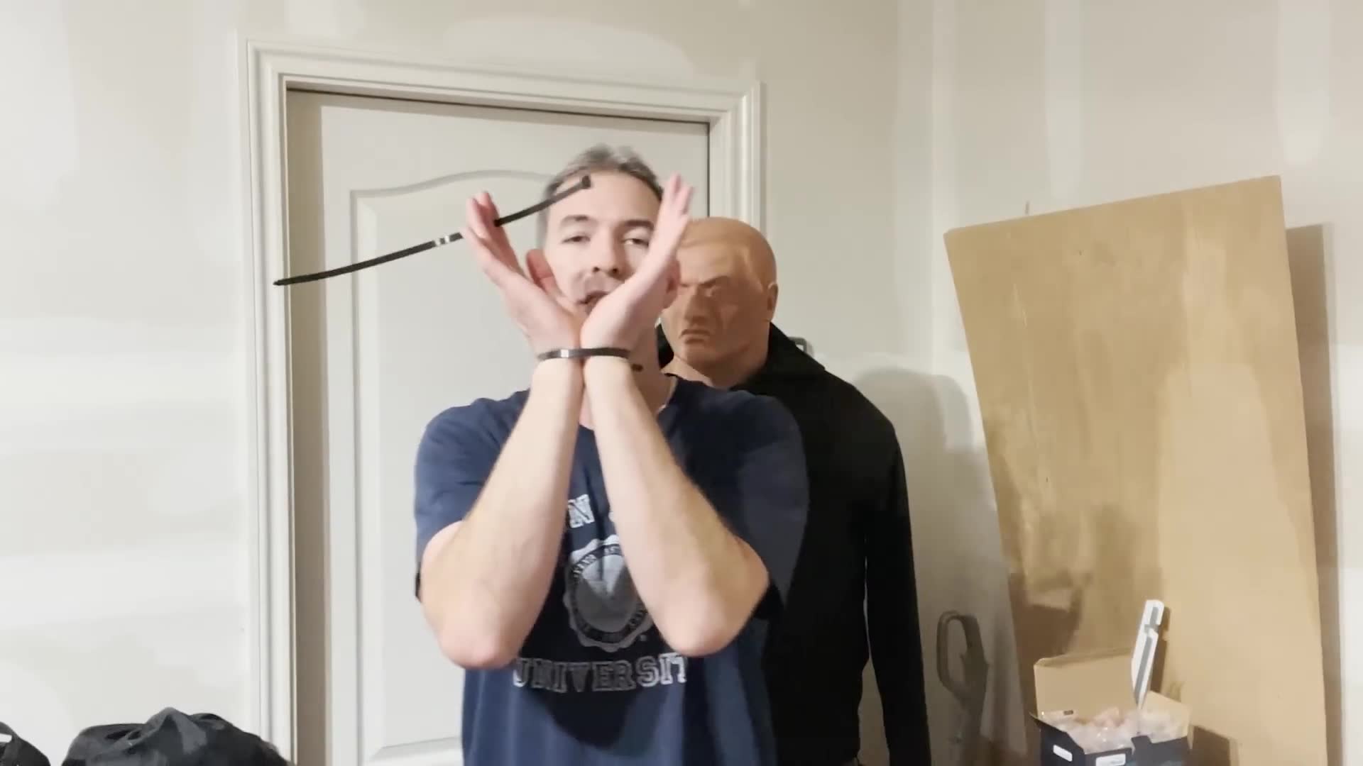 Breaking plastic restraints quickly