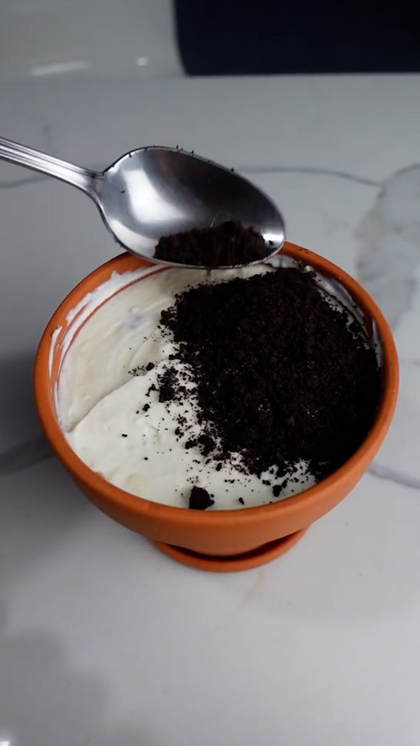 Simple no-bake oreo cheesecake that requires zero oven time to make
