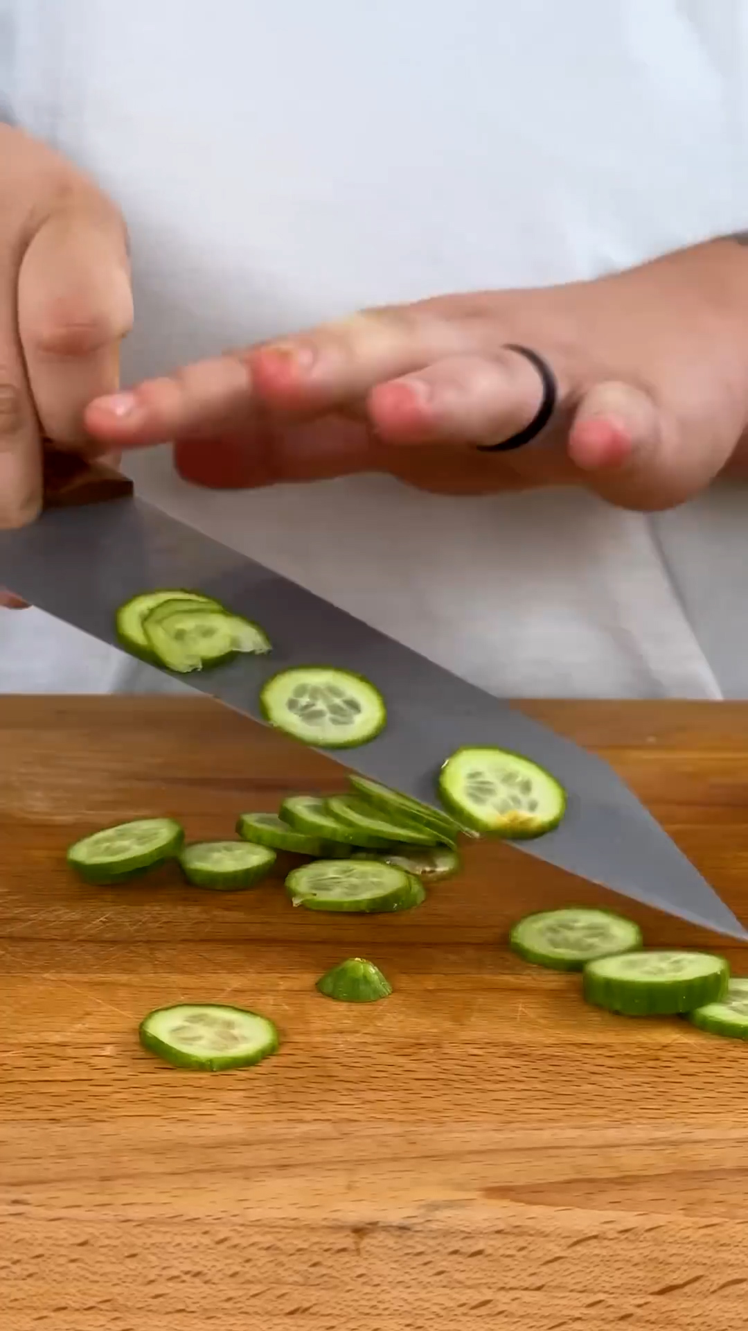 Speed cutting technique to slice vegetables instantly