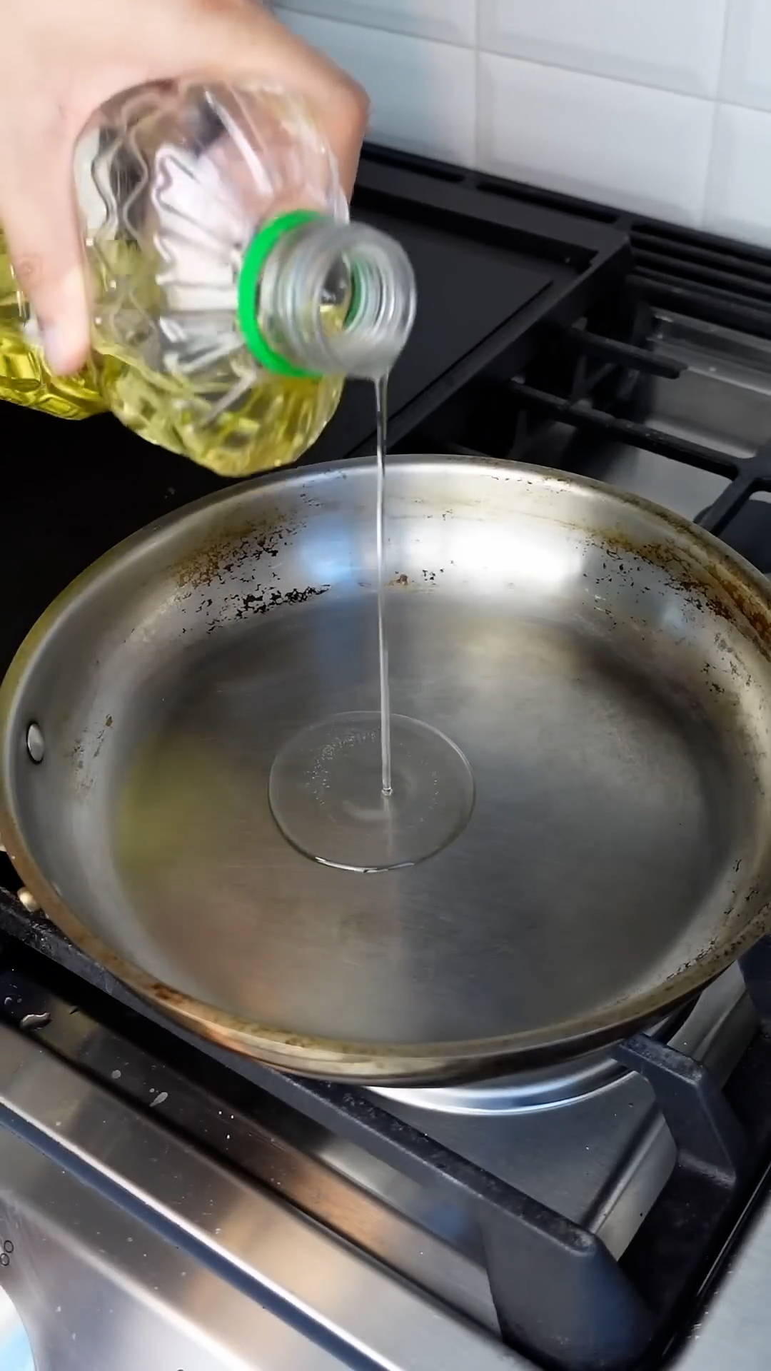 Getting perfectly cooked eggs on stainless steel pans every single time
