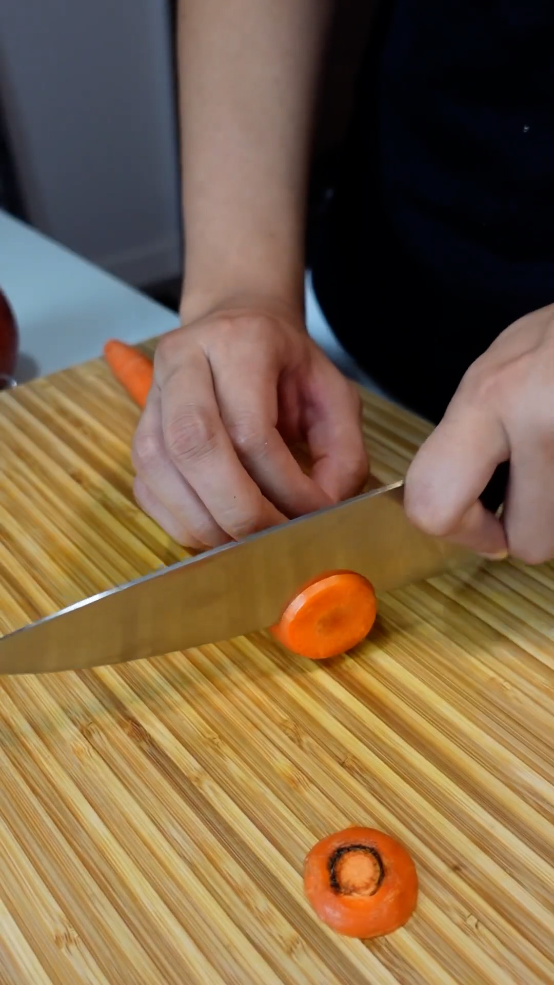 Basic knife techniques that will prevent you from cutting yourself badly