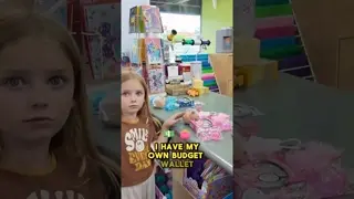I can’t believe she just told a complete stranger that her dad is her wallet!! 😂😭 #shorts #comedy