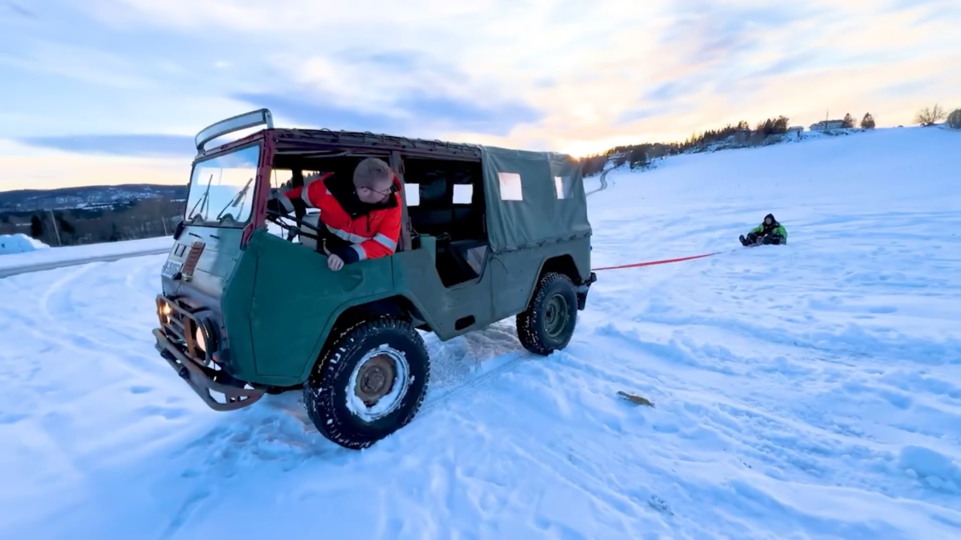 En 50 r gammel Volvo Valp testet i terrenget
