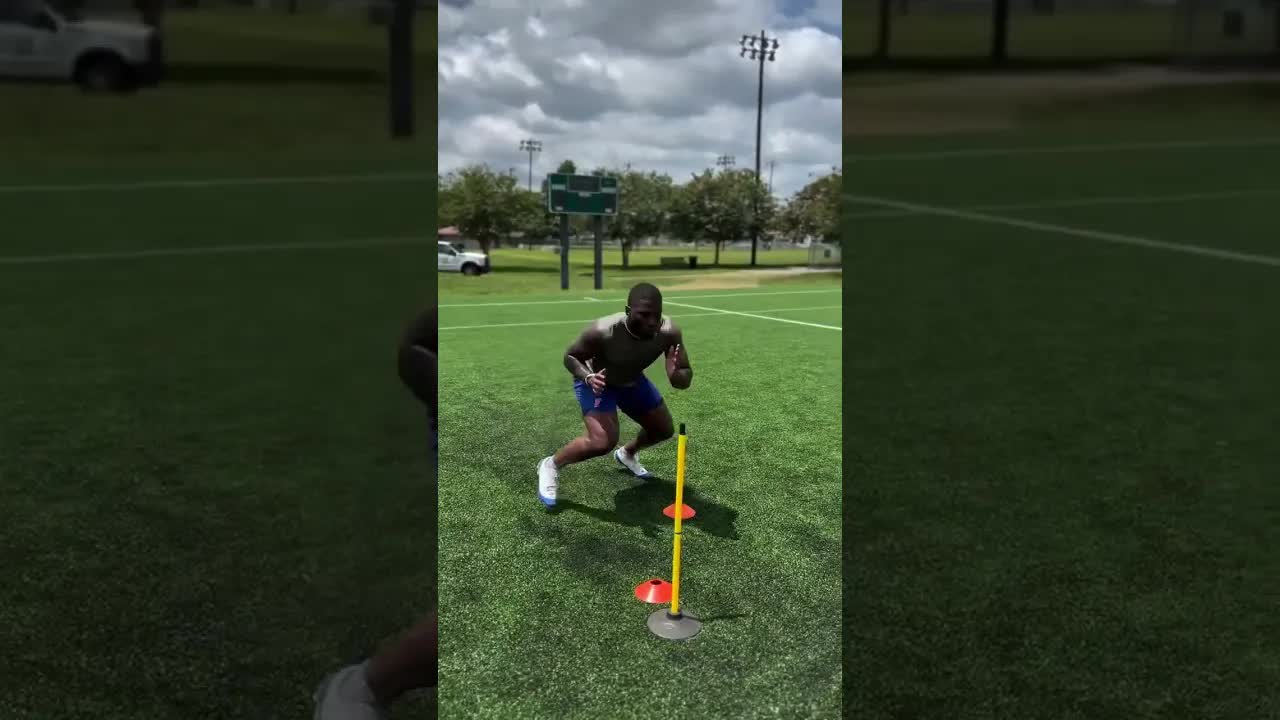 #Cowboys Shemar James ⛹🏾 ♂️ on grass setting up the rush...