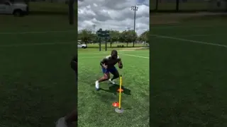 #Cowboys Shemar James ⛹🏾 ♂️ on grass setting up the rush...