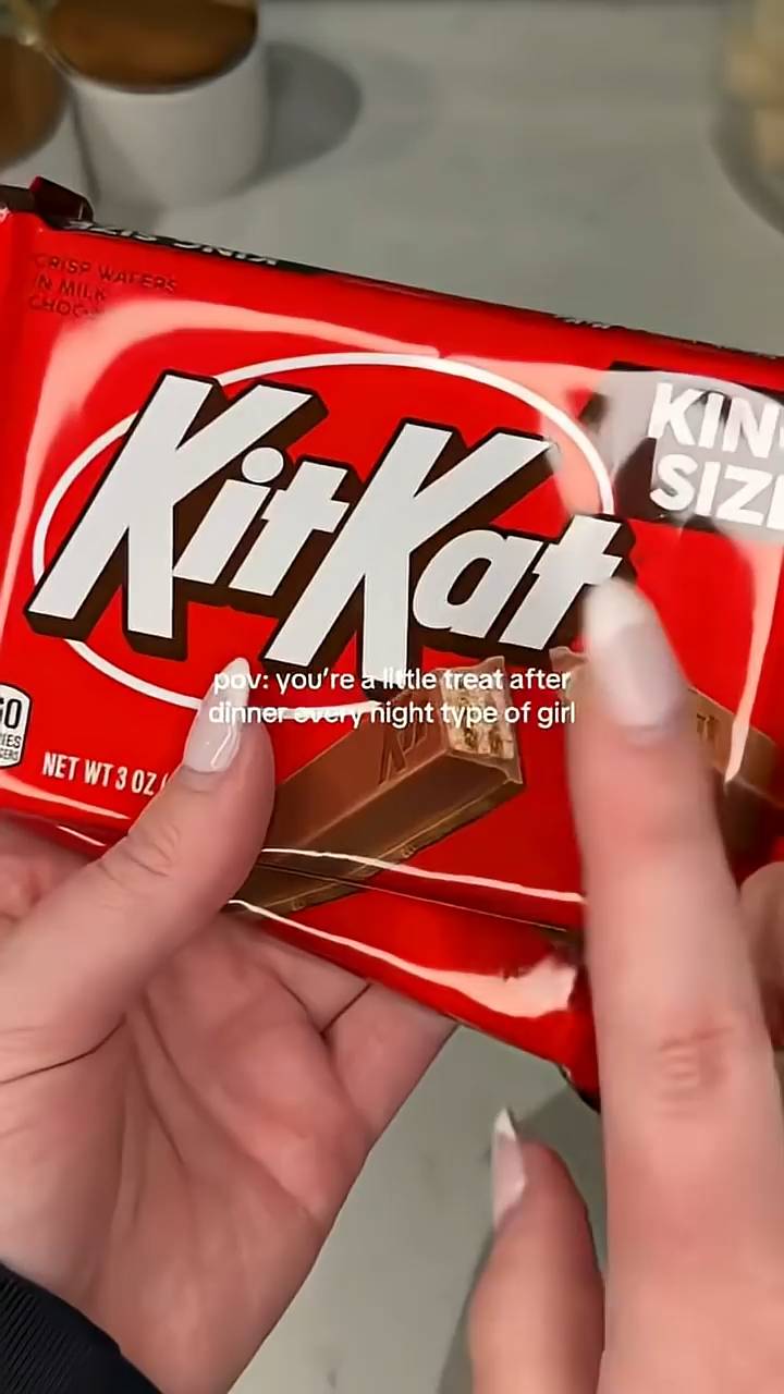 KitKat sugar cookie cake pops worth every single bite