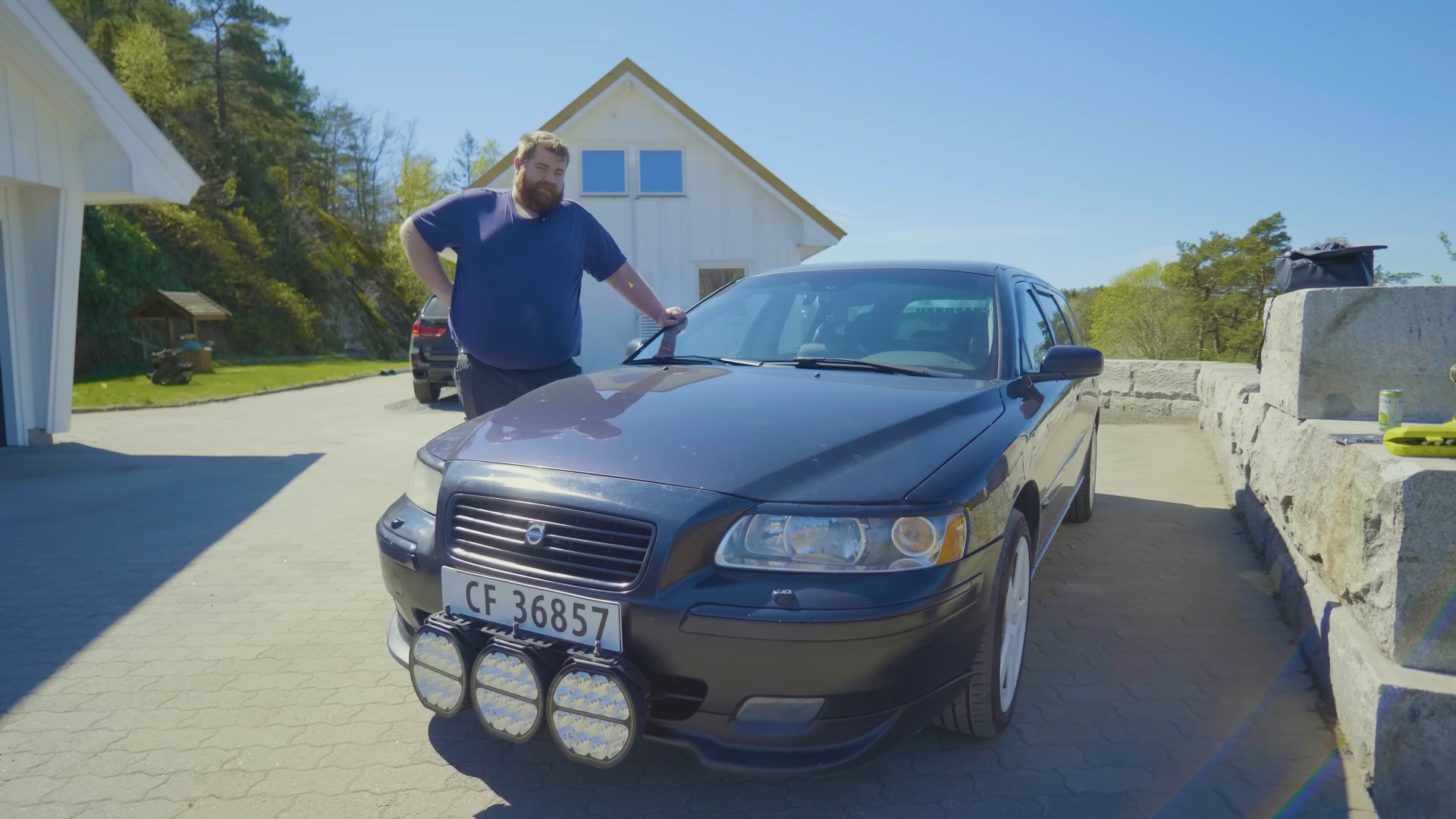 Monterer enda sterkere lys p V70en!